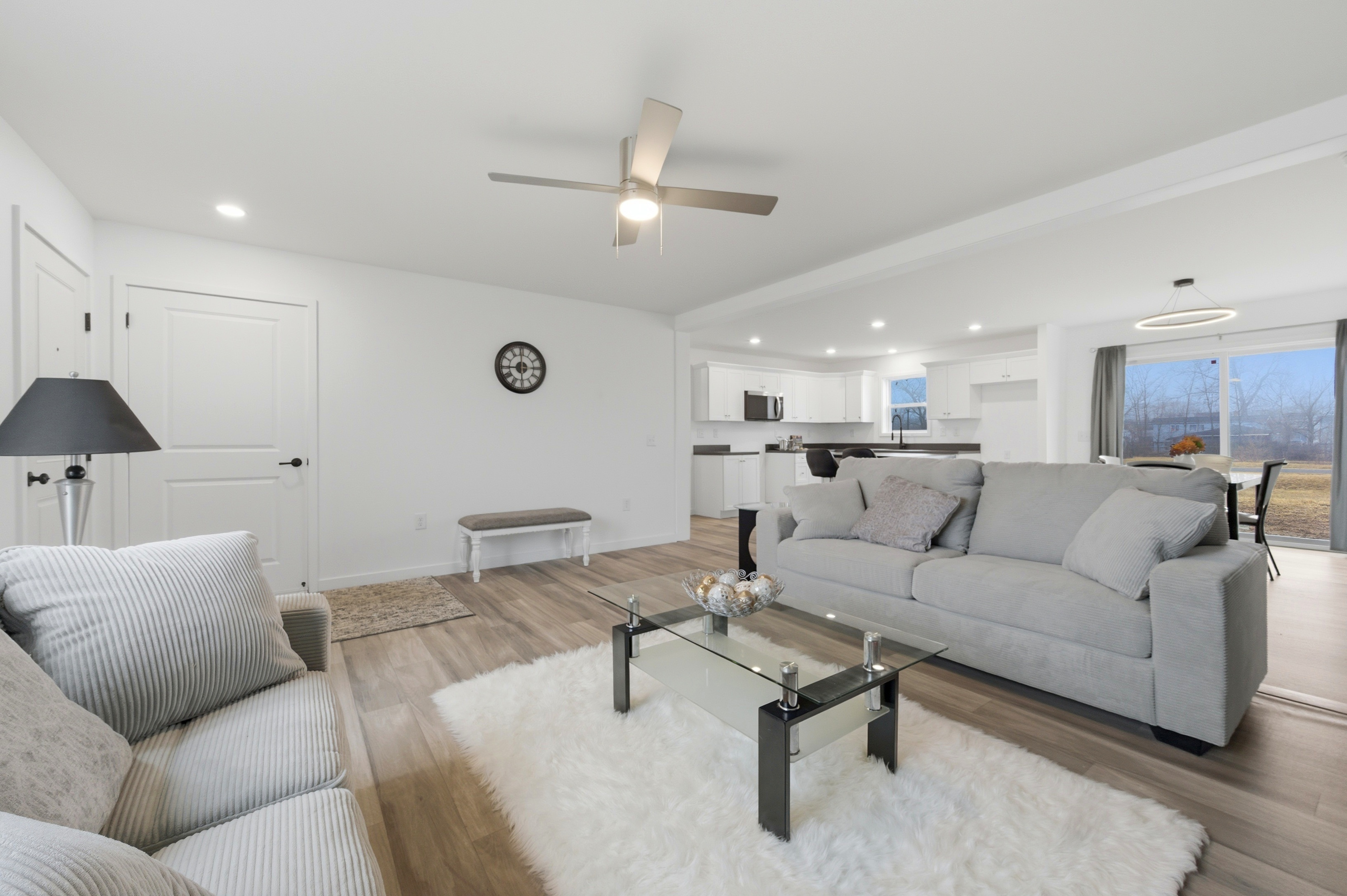 4331 Bridgeport Ct — Open concept living & dining