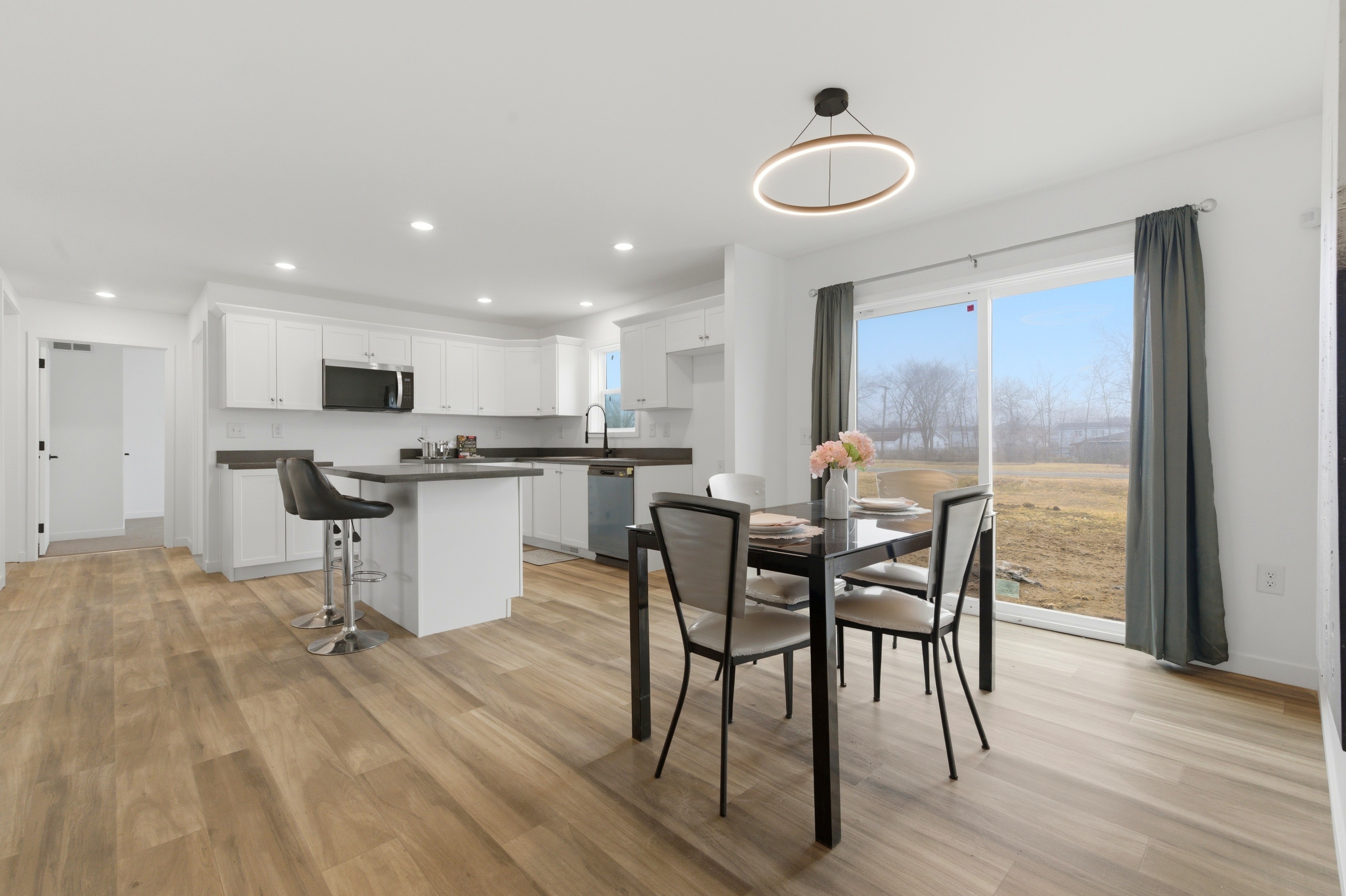 4331 Bridgeport Ct — Dining area