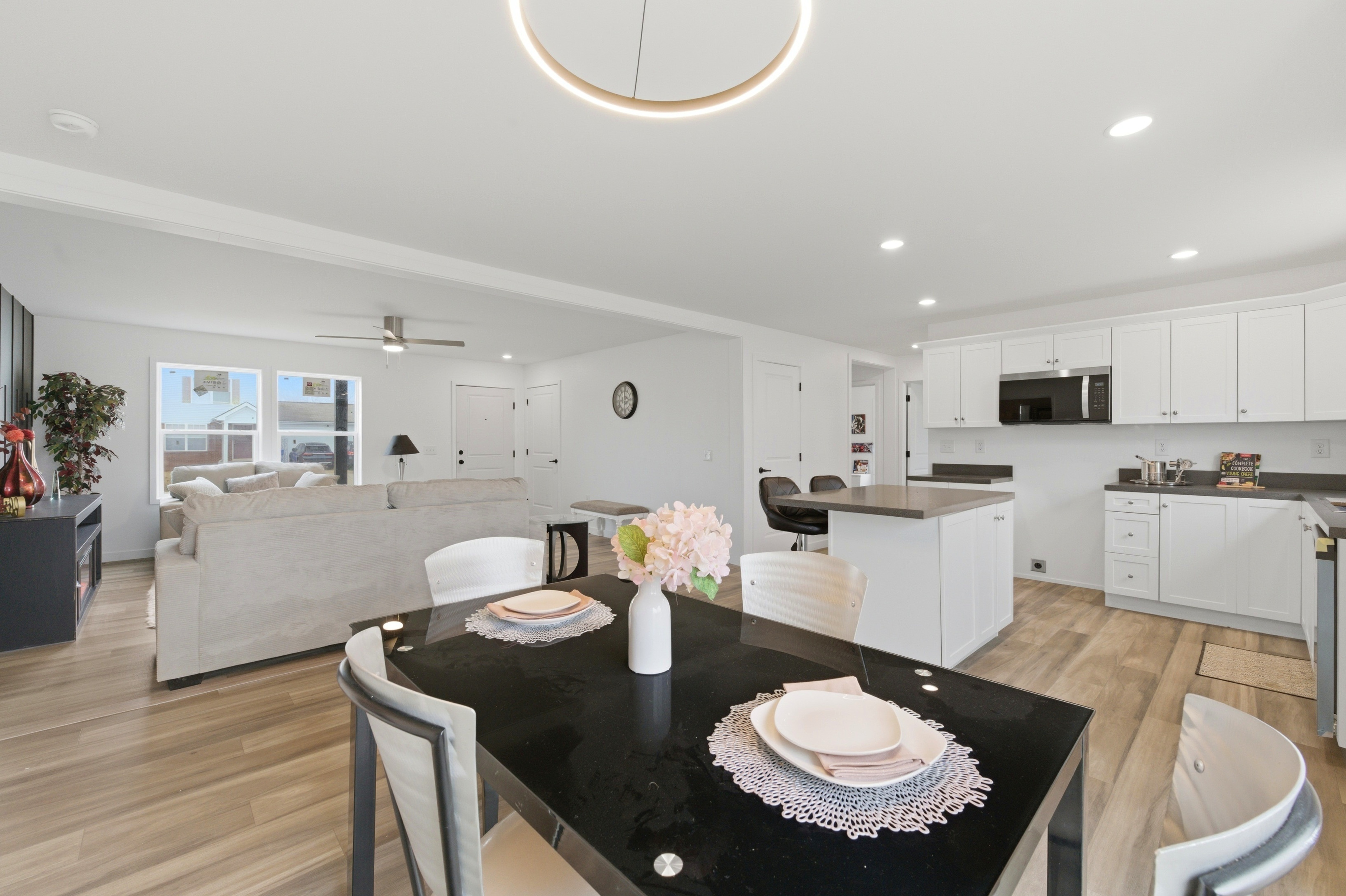 4331 Bridgeport Ct — Kitchen