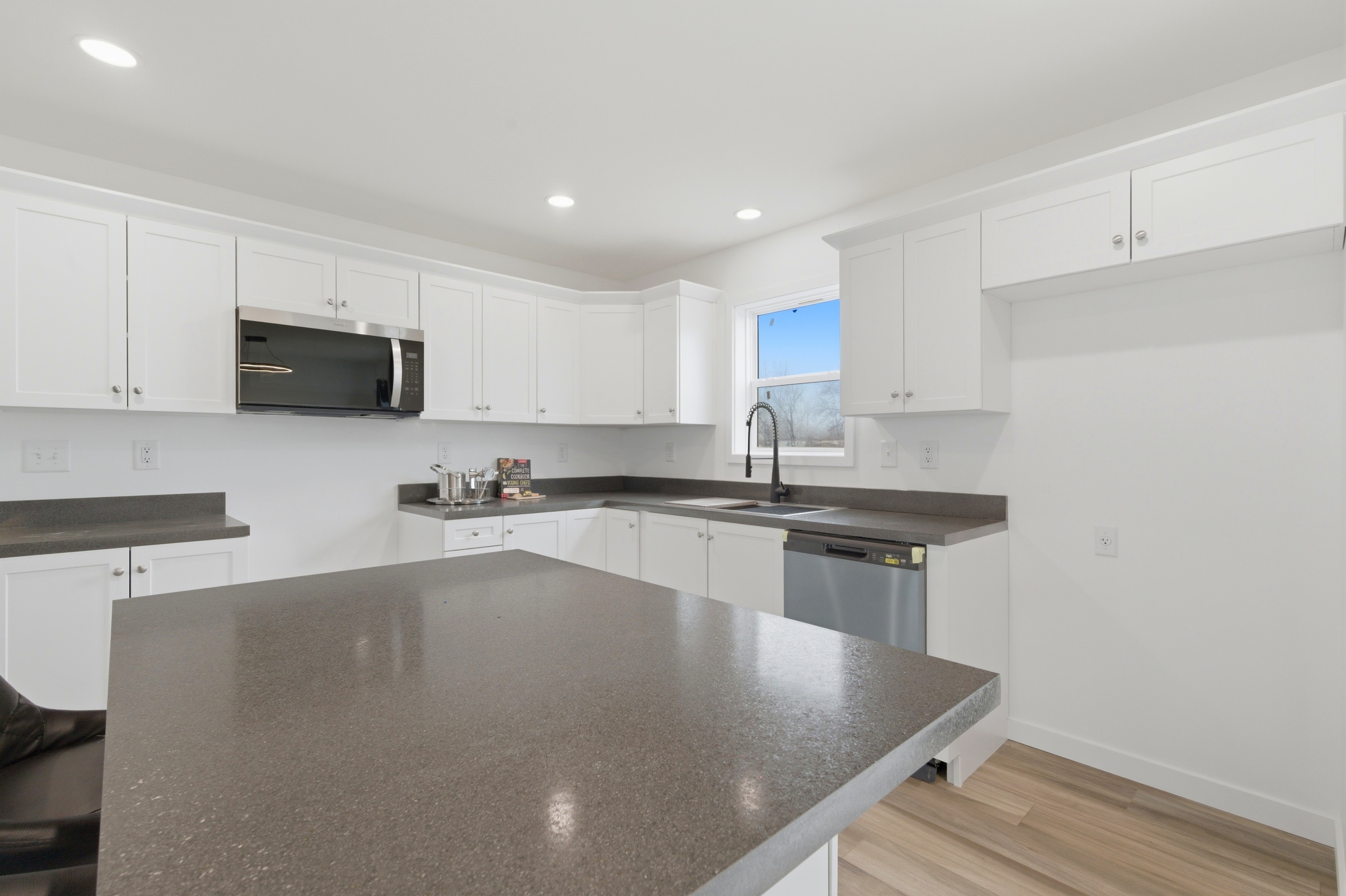 4331 Bridgeport Ct — Kitchen