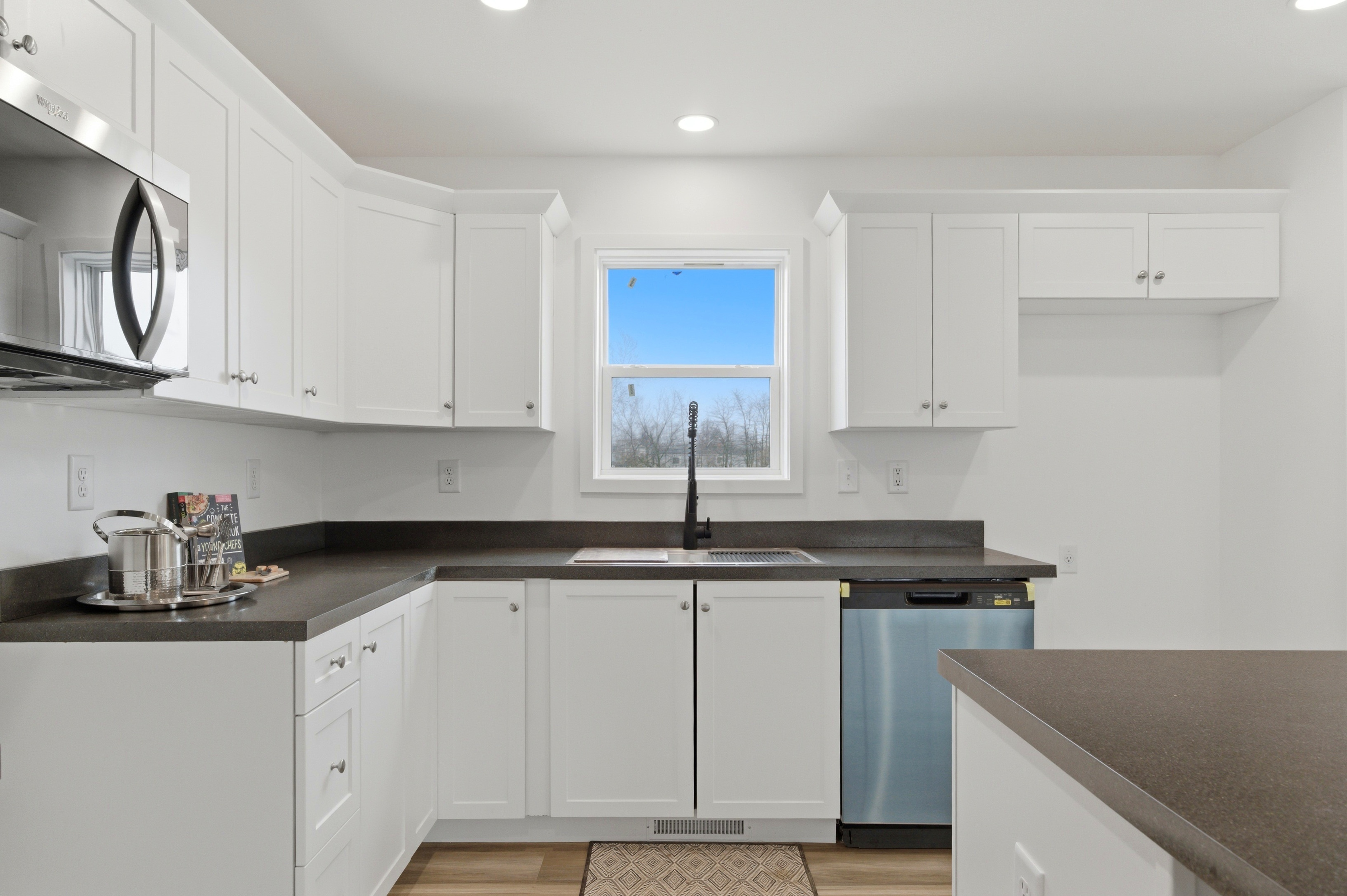 4331 Bridgeport Ct — Primary bedroom