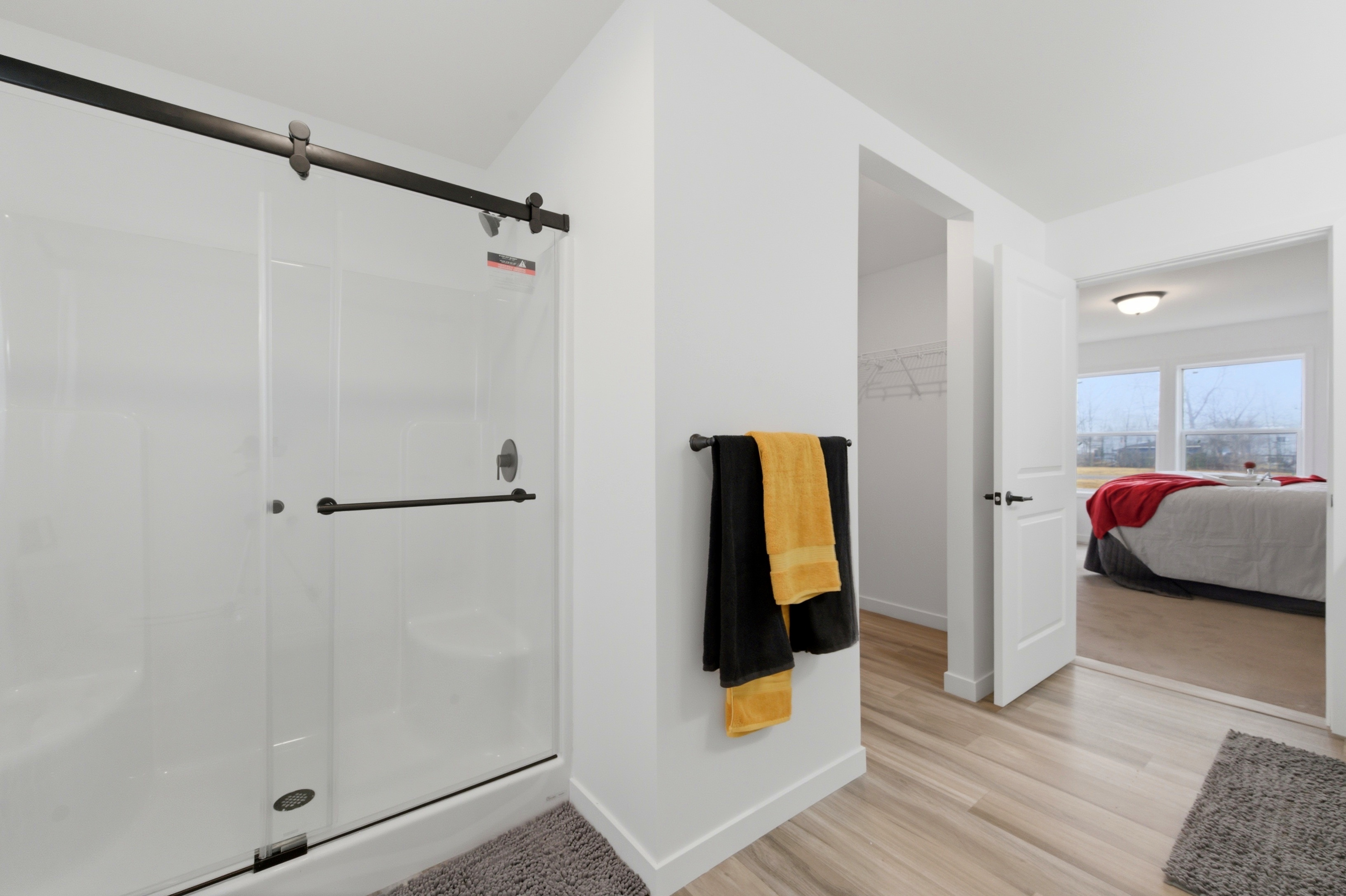 4331 Bridgeport Ct — Walk-in shower
