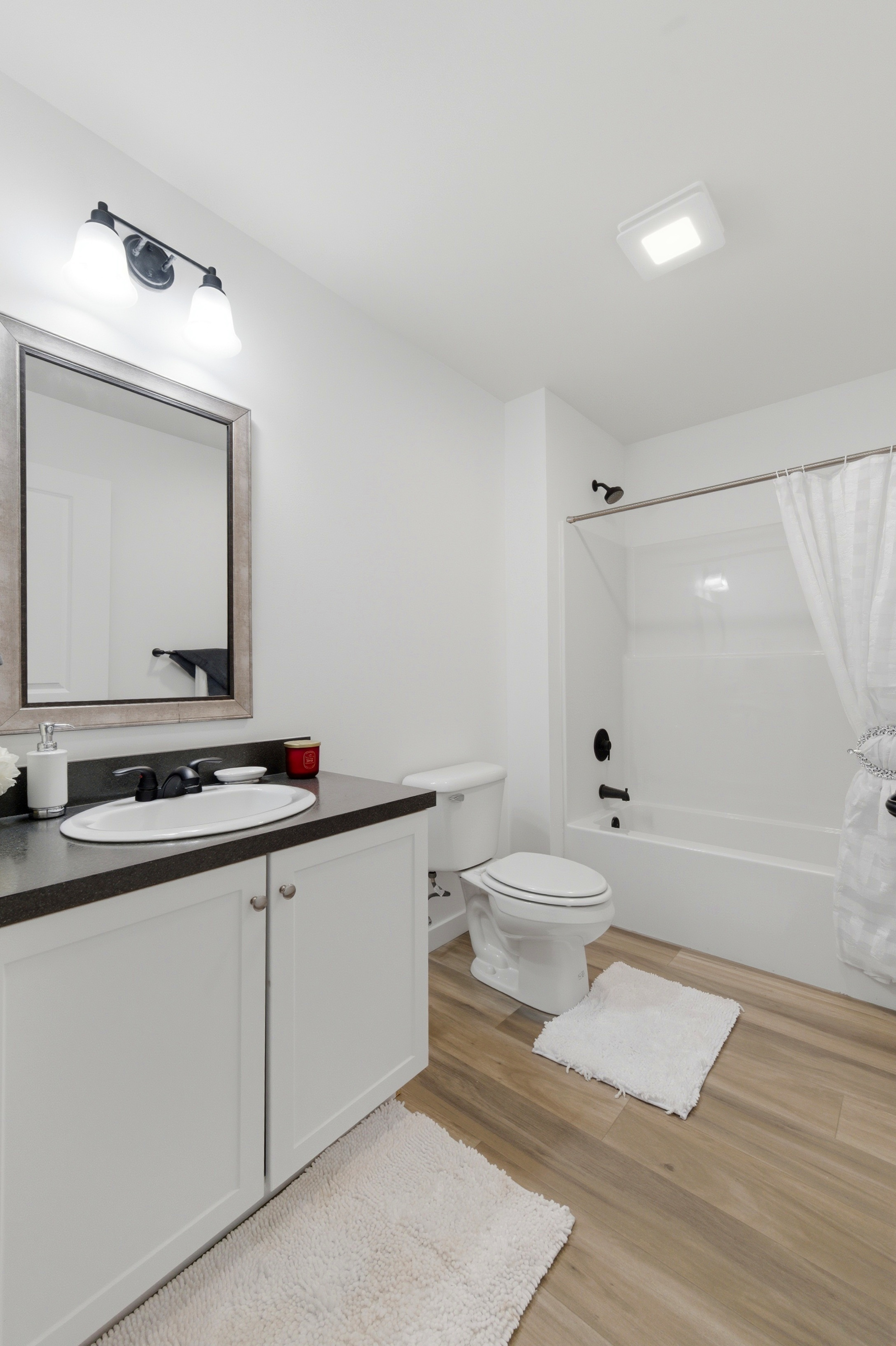 4331 Bridgeport Ct — Kitchen island