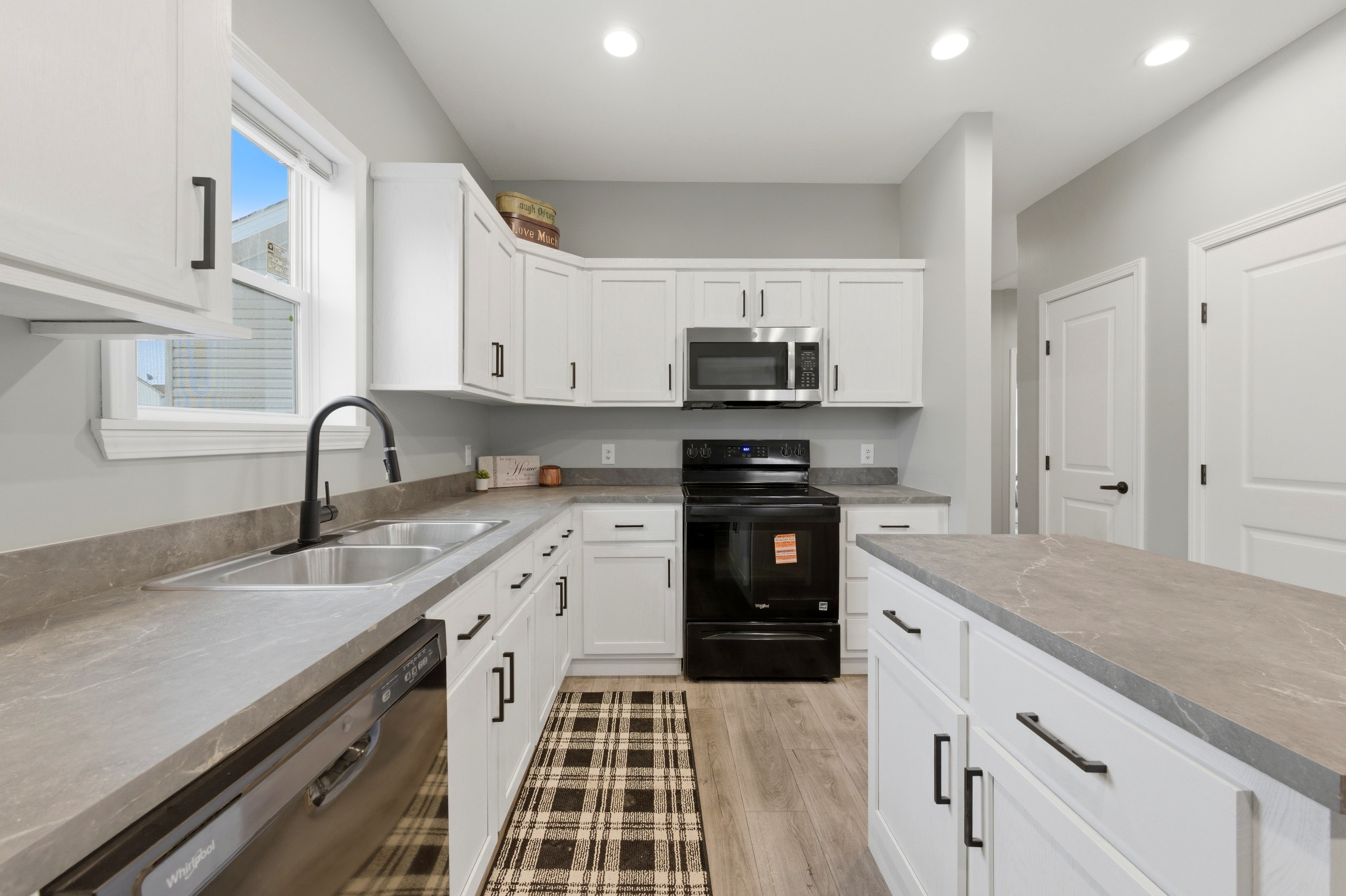 4332 Bridgeport Ct — Dining area