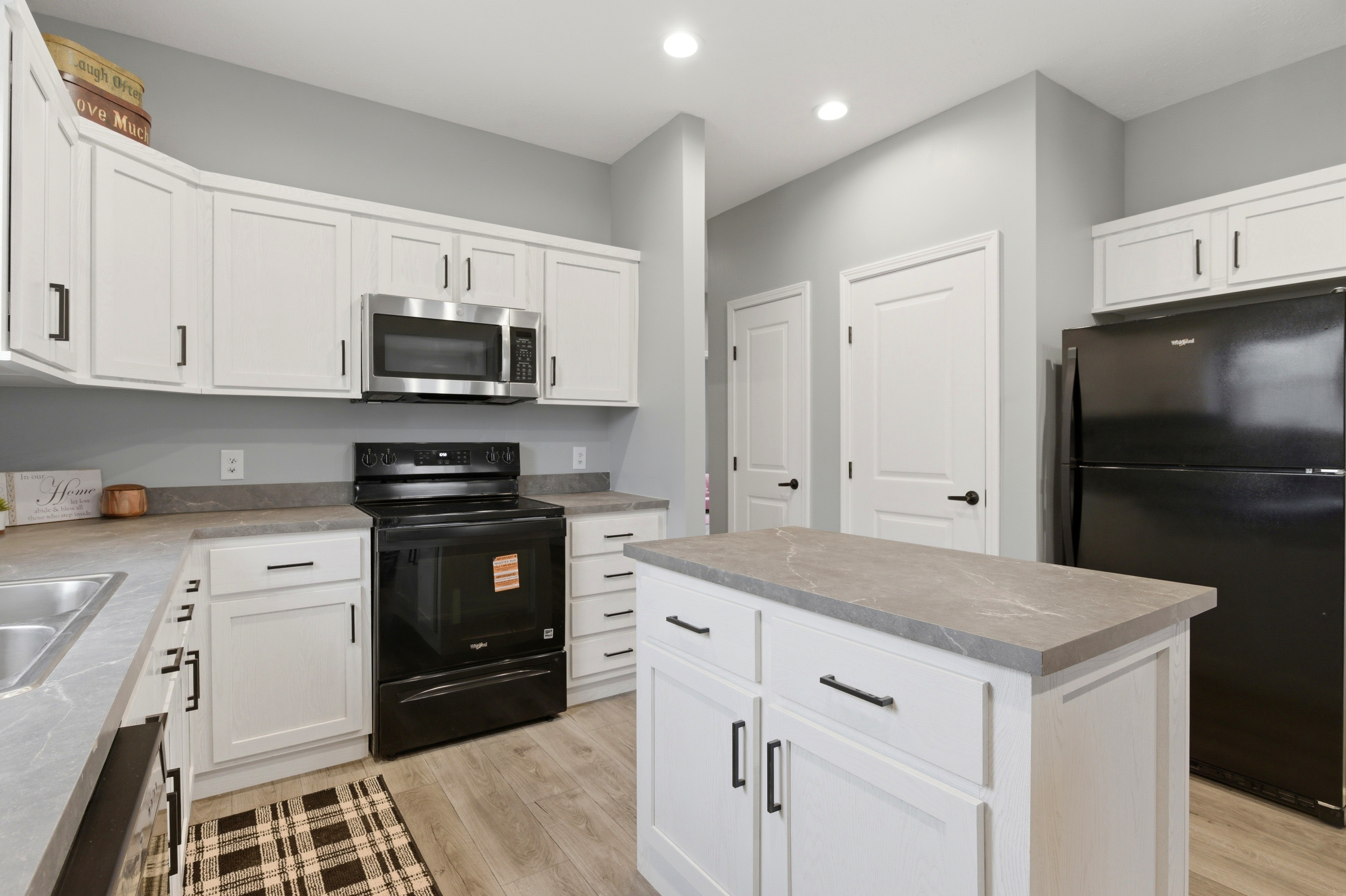 4332 Bridgeport Ct — Kitchen & dining