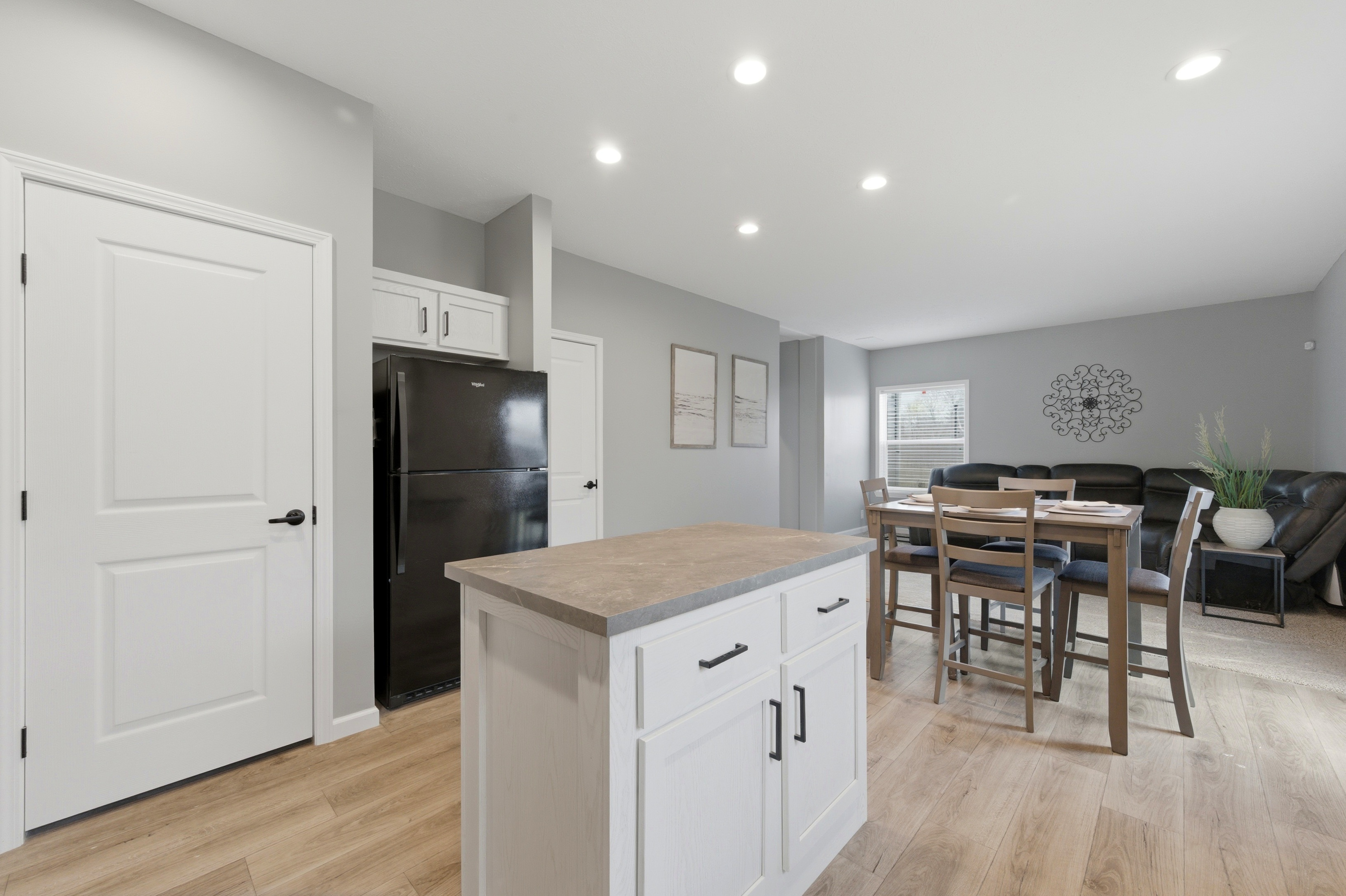 4332 Bridgeport Ct — Kitchen