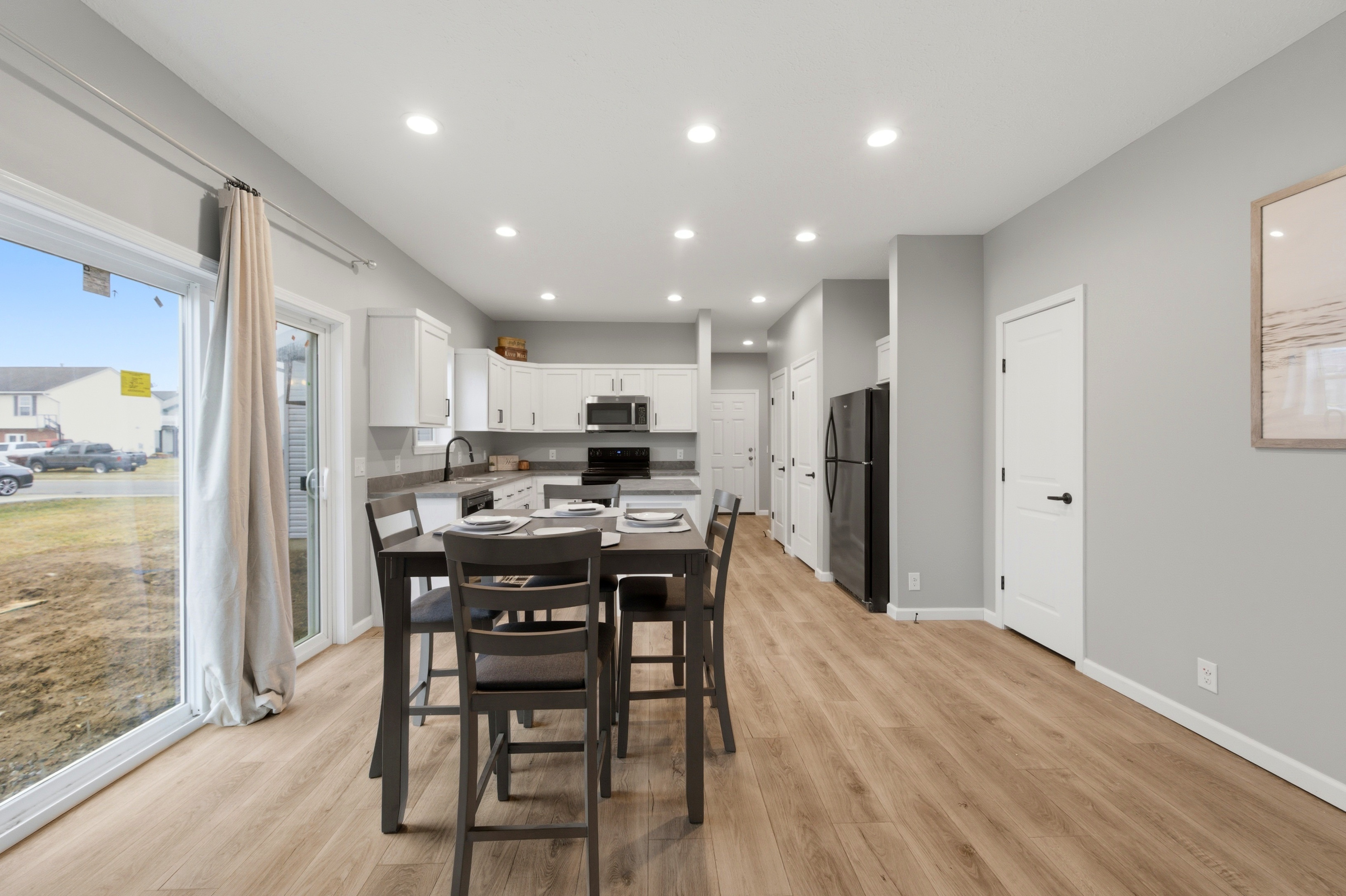 4332 Bridgeport Ct — Kitchen & island