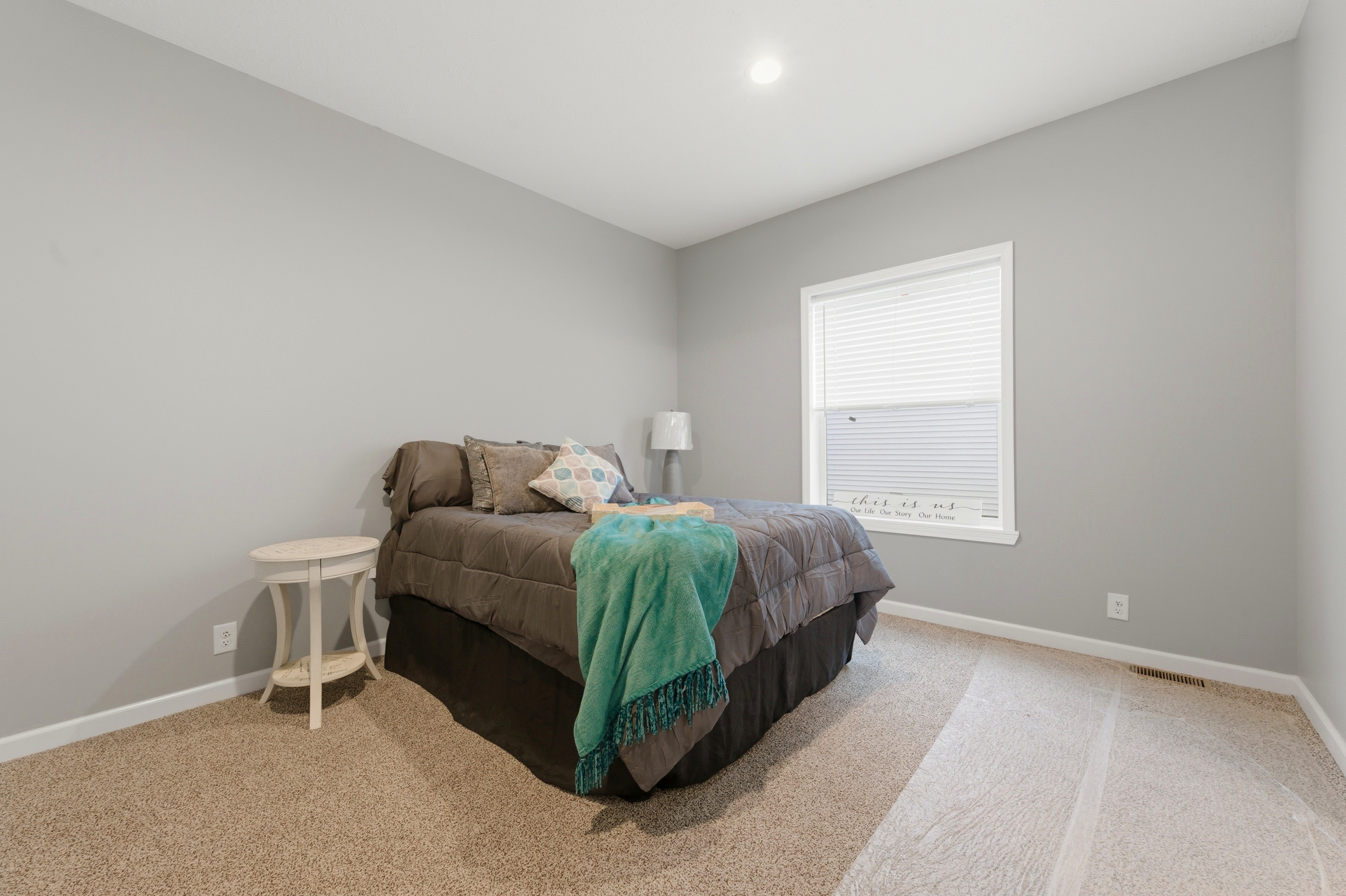 4332 Bridgeport Ct — Hallway & mudroom