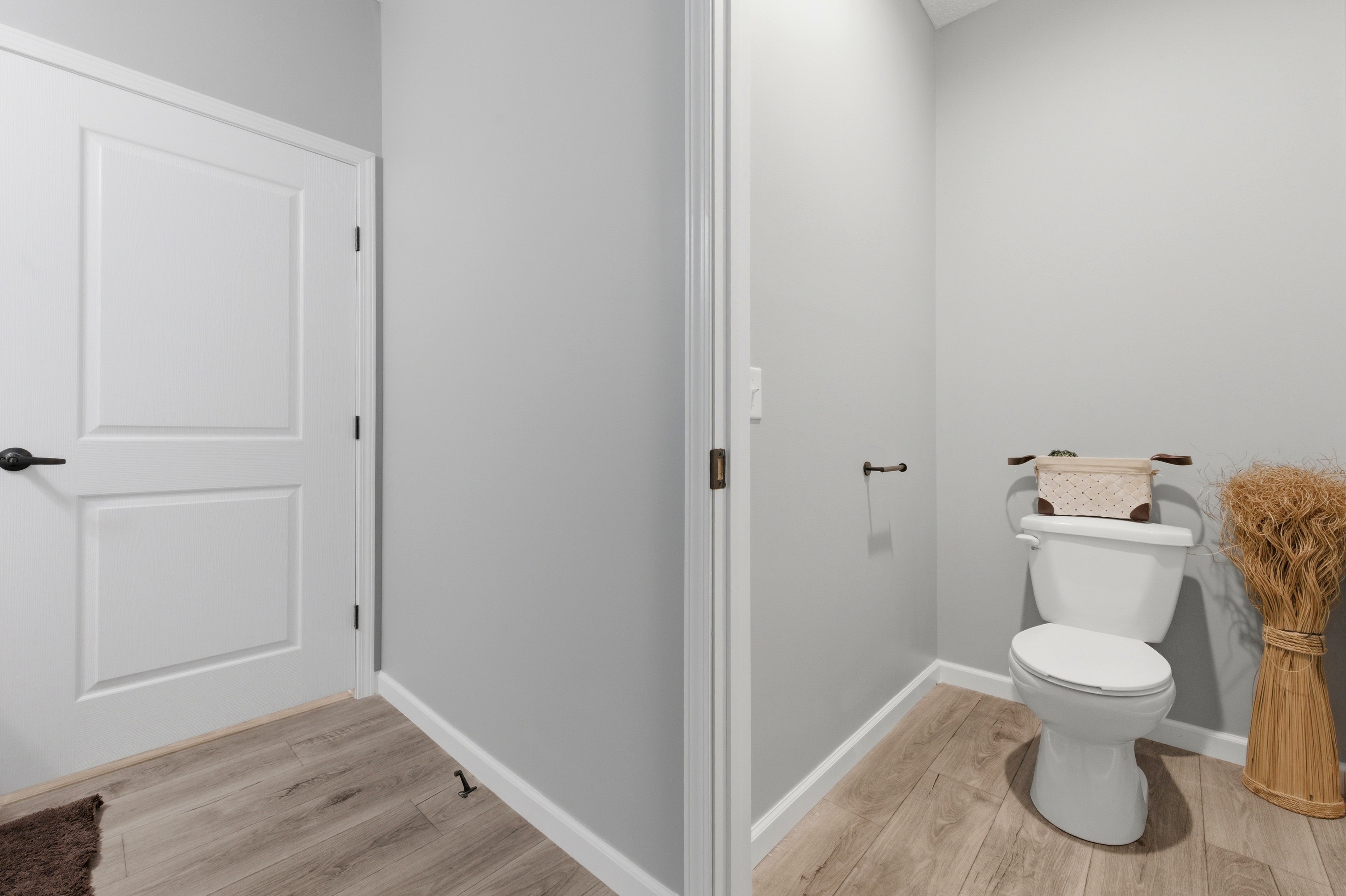 4332 Bridgeport Ct — Full bathroom